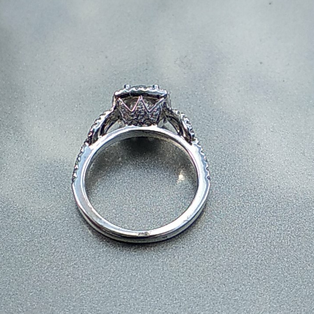 New 1.90 ctw halo engagement ring - Picture 5 of 8